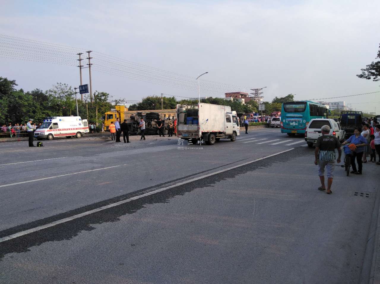 芦苞镇黄岗村口,交通事故,博德段塞车 - 网友报