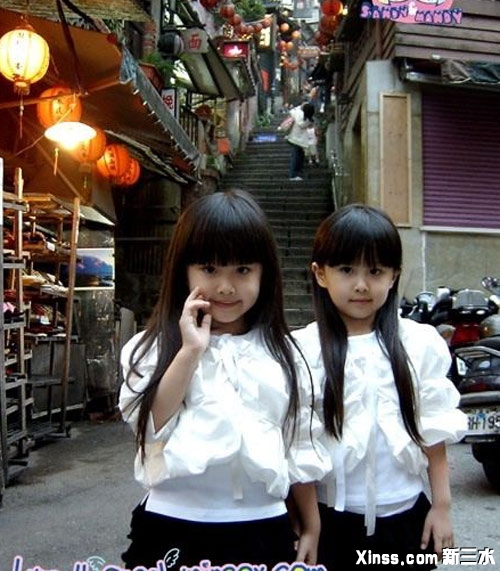 网络<em>最红</em>00后<em>双胞胎</em>小<em>美女</em>长大了(组图) - 会