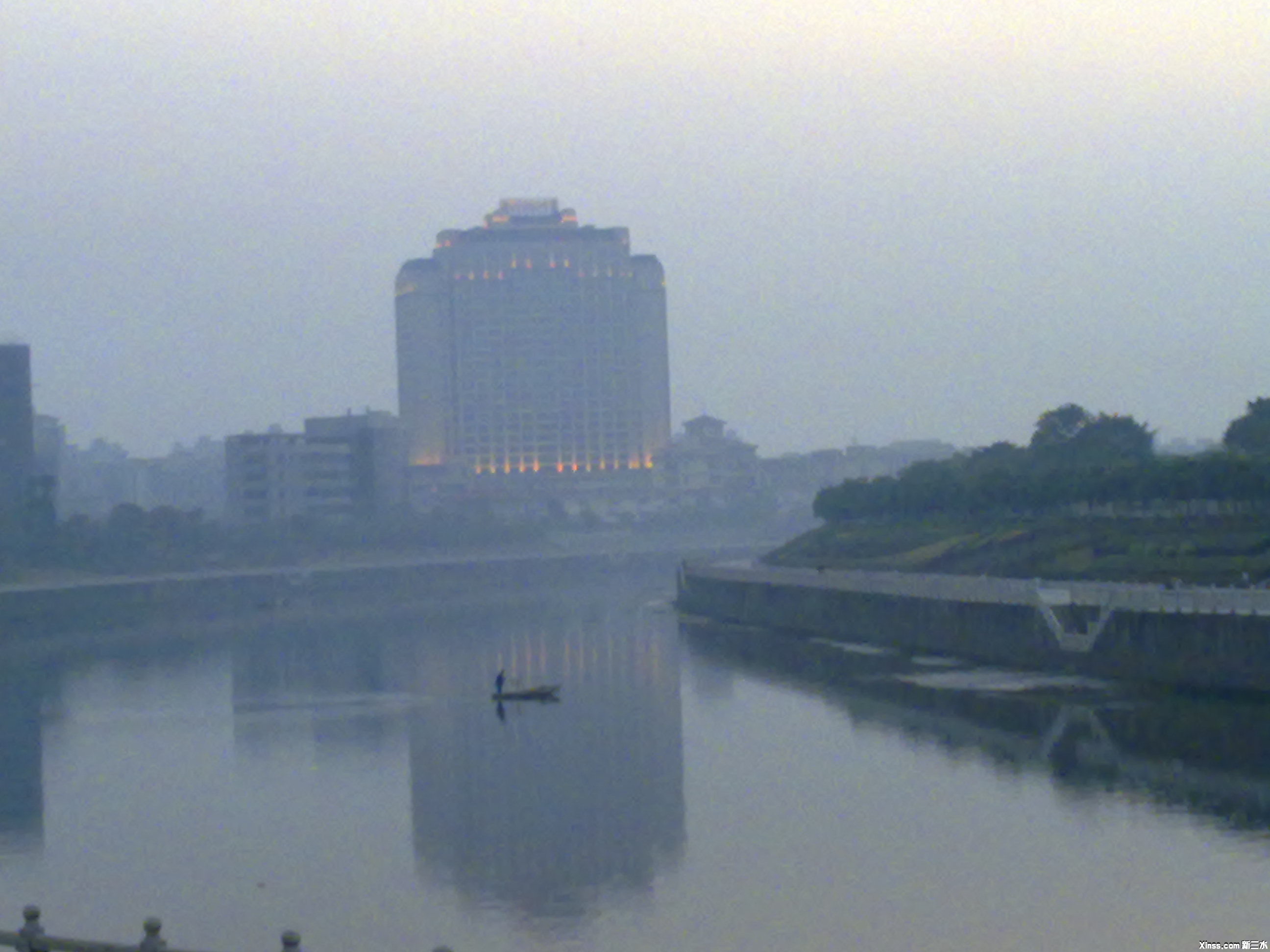 夜已深.jpg