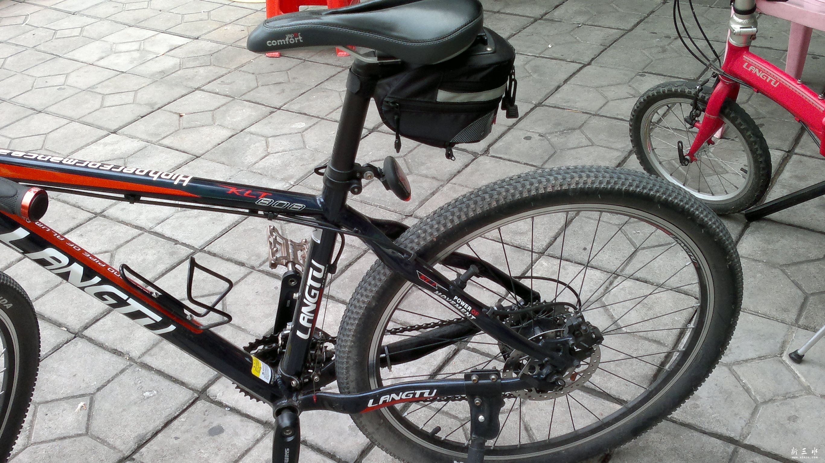 低价出售狼途808山地自行车