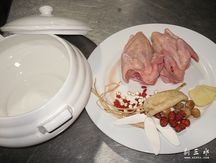 天麻圆肉炖老鸽88一顶.JPG