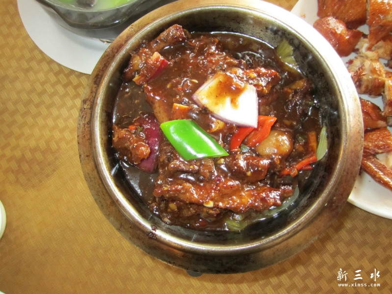 秘制牛仔骨，餸饭一流。捞汁我都食左两碗饭啊。哈哈
