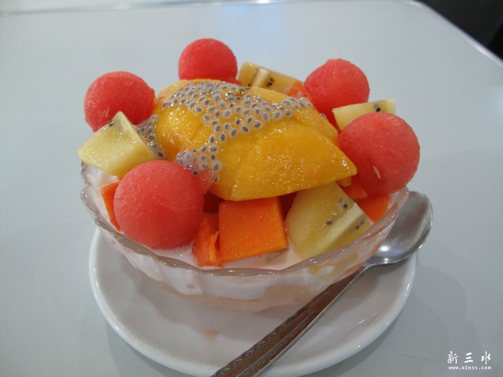 鲜杂果捞翡翠西米.jpg