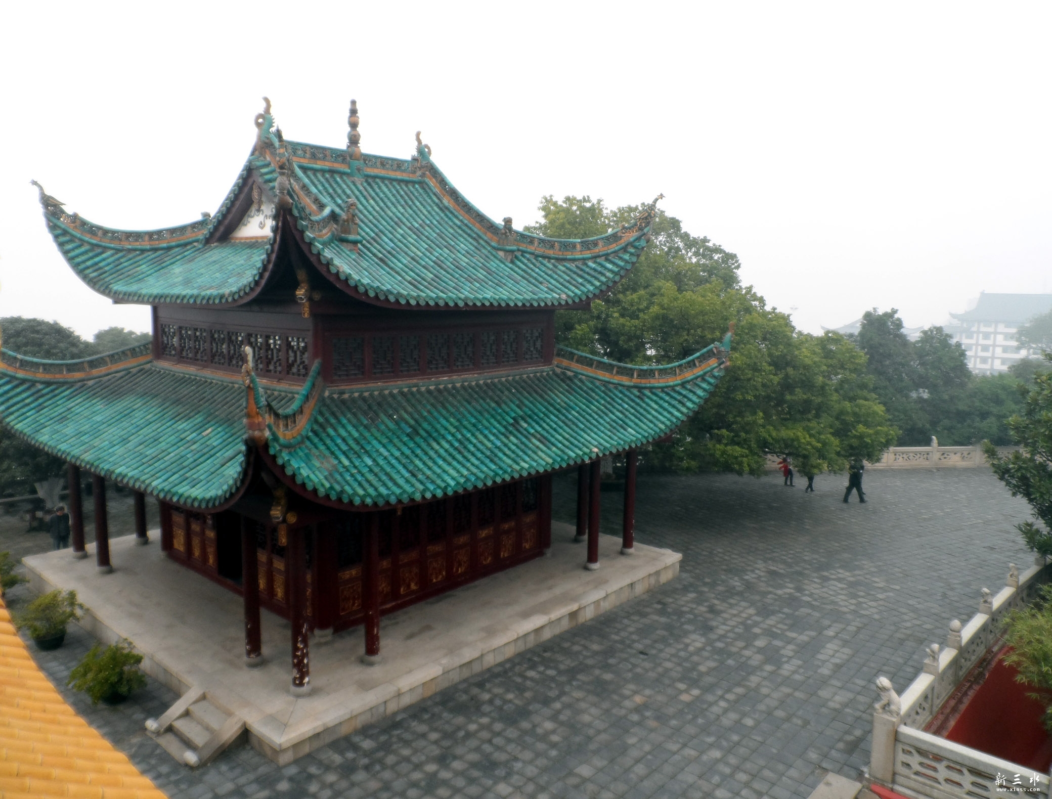 岳阳的旁边副楼