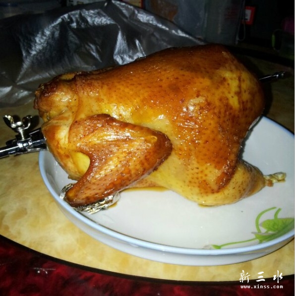 醉于为家人制作美食，秘制烤鸡，皮脆肉嫩