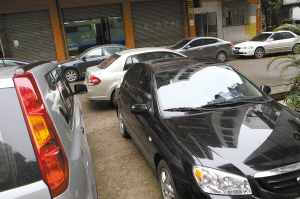 10�գ�����С���ڵĳ���ͣ�ú������ˡ�ͣ������ɾ��������ע�Ľ��㡣/��ͼ�ɷ�ɽ�ձ����� �ź�|��