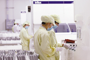 �㶫����̫���ܿƼ����޹�˾Ա����������̫���ܵ�ء�