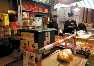 12�գ���ִ����Ա��Ȱ˵�£�һλ����������������������Ʒ��ص��ڡ�