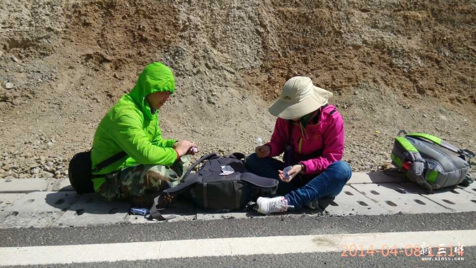 ���Ǻ������ú������Ӵ�����ֽ�ƣ����Һ�Сǿ���ڶ�����·���գ������ɧ������ʱ�����Ǵ��λ������� ...