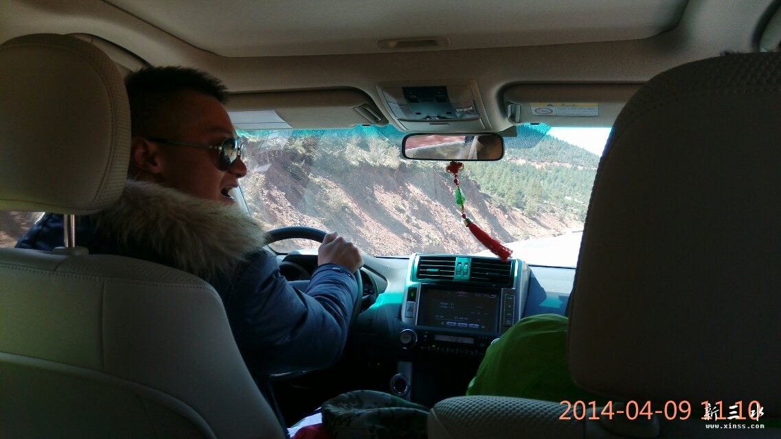 ������ĳ�����˧��50�๫���Ͳ���ǰ���ˣ�