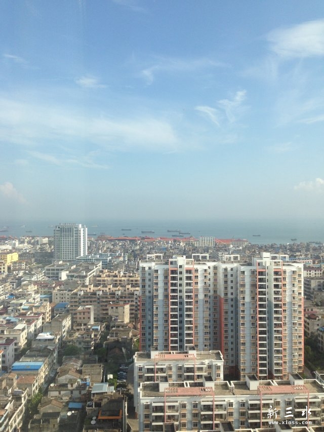 早上自然醒后，拉开窗帘，太正点了