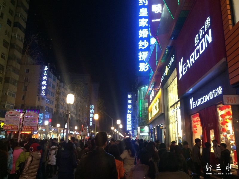  ��̫ԭ�ĵ�һ�ٱȽϷ�ʢ�����˿��`�`�棬�Ե�̫�࣬��·�صľƵ̫꣬ԭ��ҹ���������ֱߵ�С·�ƺ�����ɫ  ...