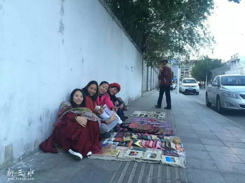 ��Ů������̯��������