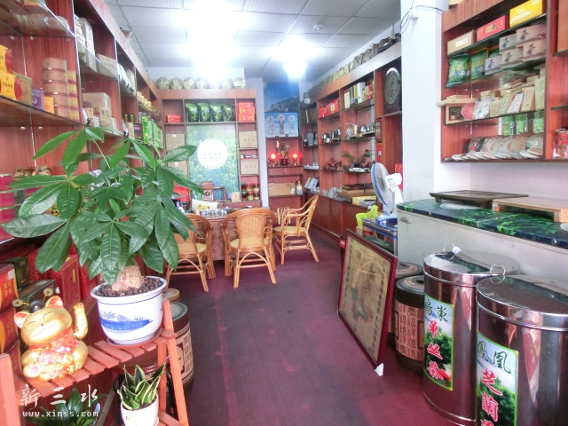 店面虽然不是很大，但环境还算不错啦。