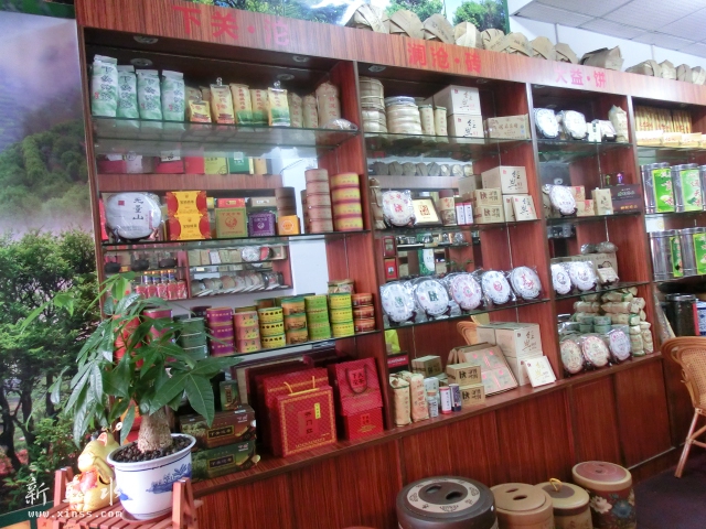 除了自产自销单枞以外，店里也有代理了几个牌子的普洱茶；以下关沱茶、澜沧古茶、福今、大益、八角亭、银毫 ...