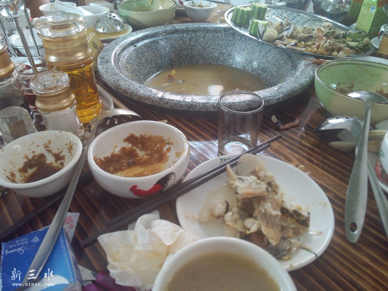 最后石锅底仲多左煲汤或者粥，精华流晒入去