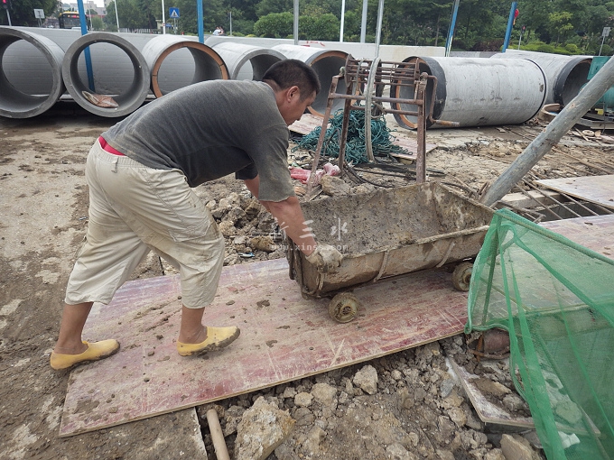 2015-08-10人工顶管01.jpg
