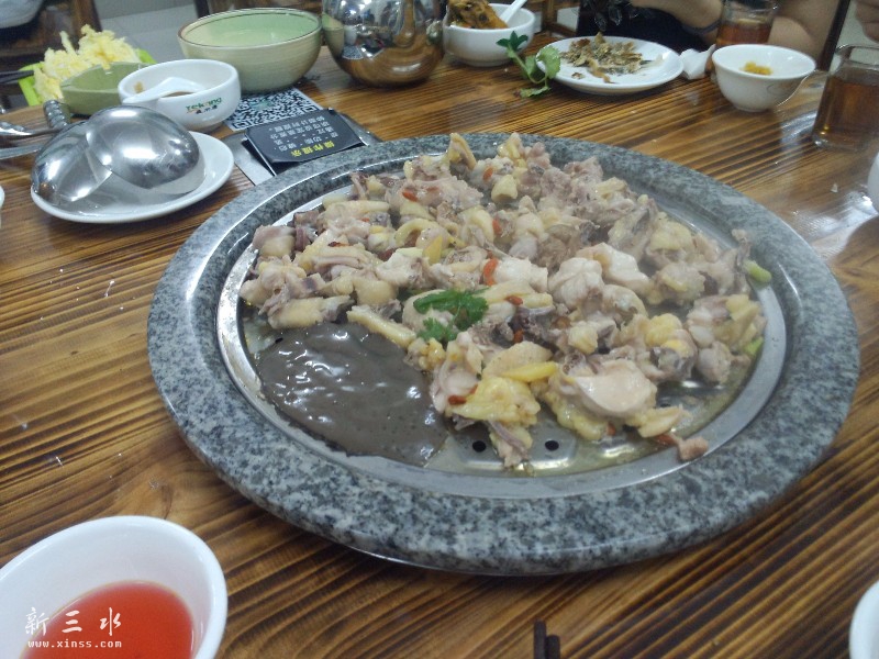 鸡系真好食，98蚊只，前两日人地请饮果啲用碟上嘅鸡真系冇得比