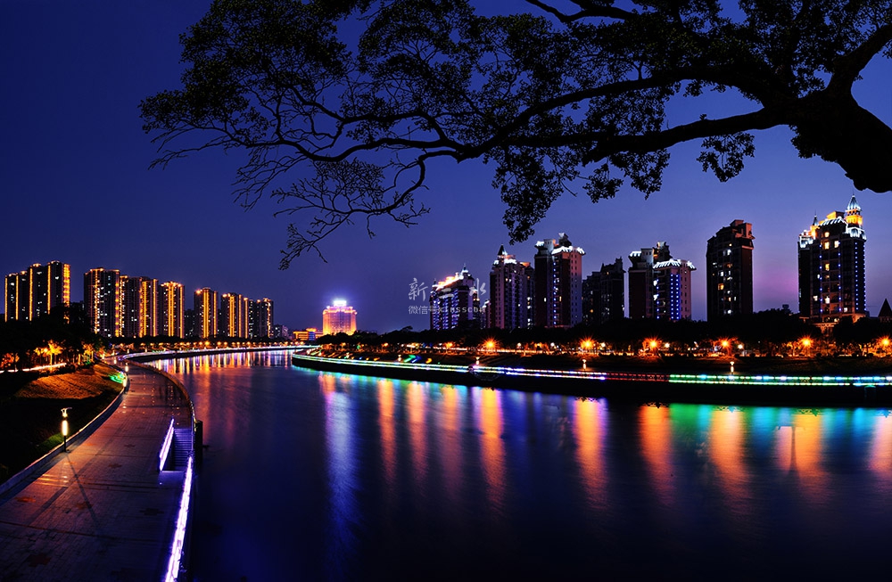 西南涌夜色--胡卫东.jpg