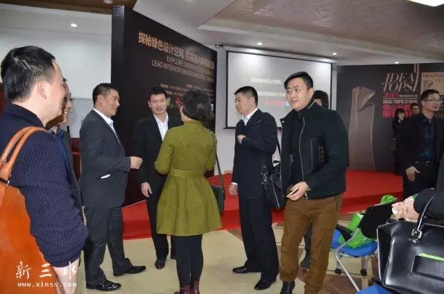 典礼结束后，设计师与廖董/余经理进一步交流