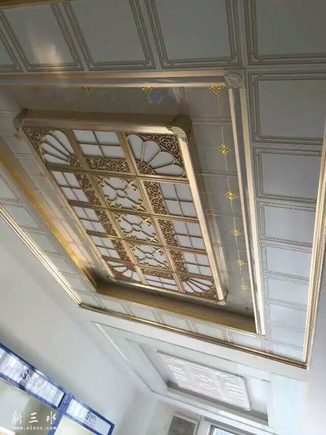 简约欧式
采用铝扣板搭配而成
简单，耐用，美观，无异味，健康，无尘施工