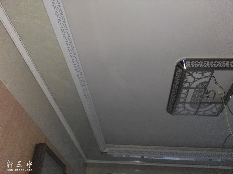 简约透光石客餐厅天花；
简约，大方，耐看，不开裂，不易老化