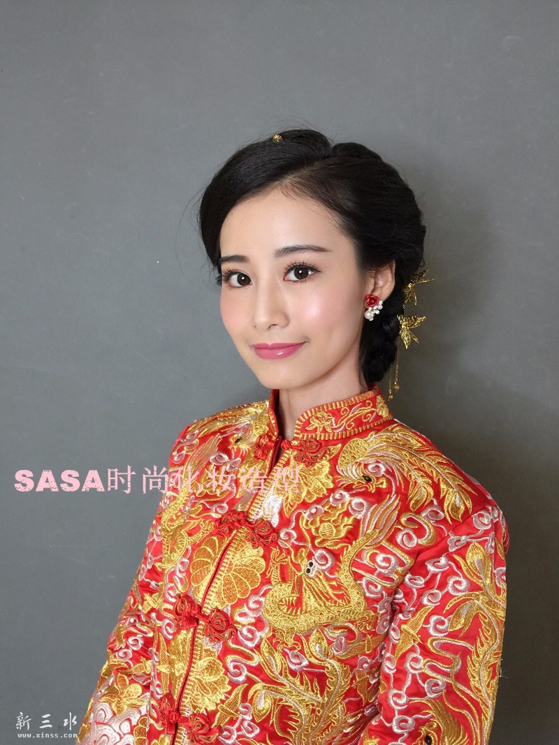 清透的底妆，星级睫毛根根分明