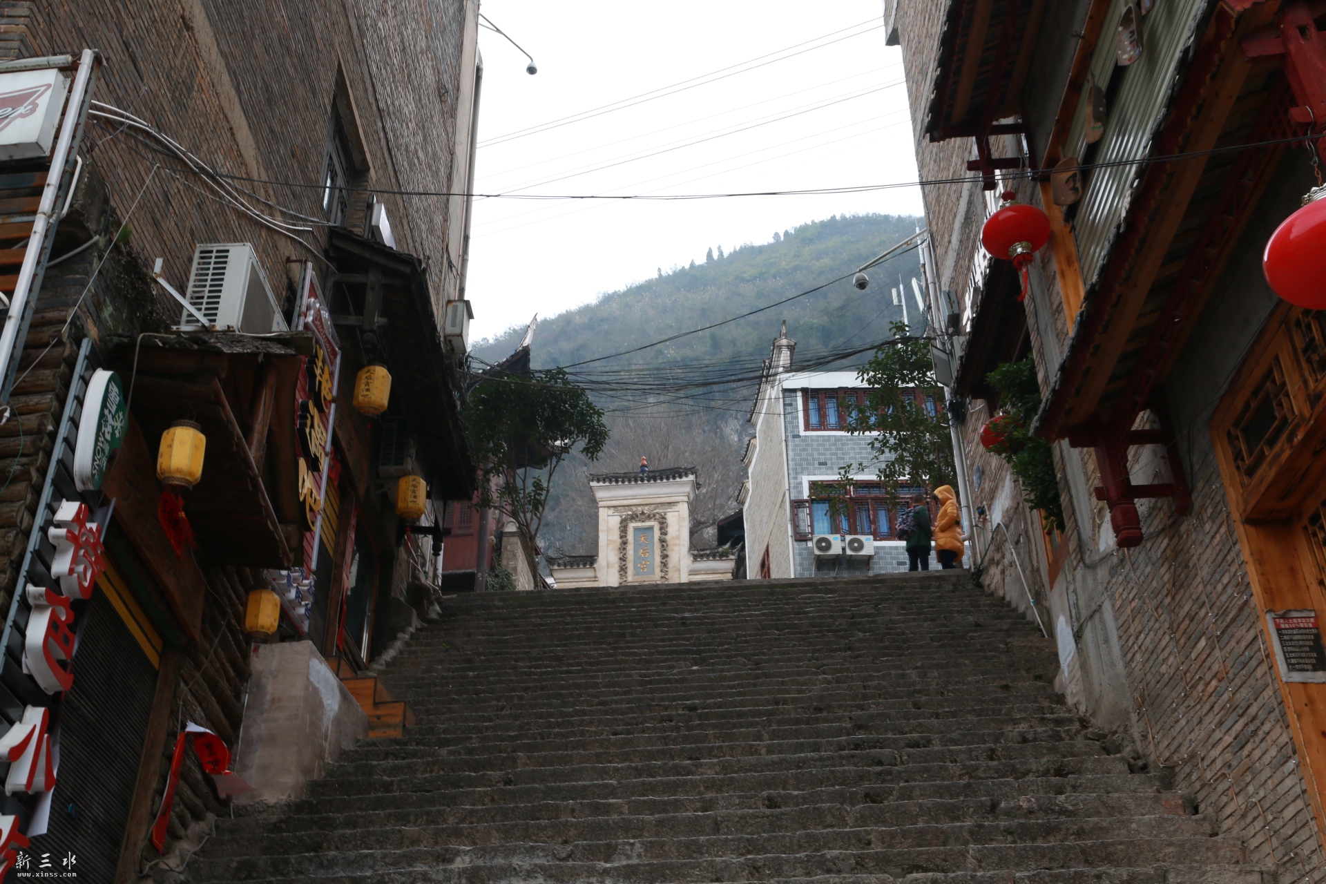 ���<br>λ�ڸ������ţ������н֡�����ʯ��ɽ�����������ӣ����ټ�̨�����쵽�Ӱ���ͷ���ǹ���ͷʯ�� ...