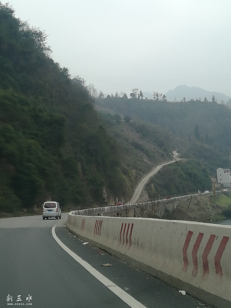 ǰ��Ĺ�·һֱ��ɽ