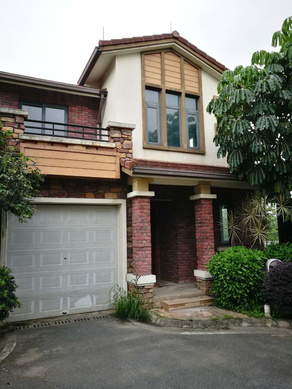 御江南联排单边靠江江景别墅170多方花园带车库两张免费过桥卡330万