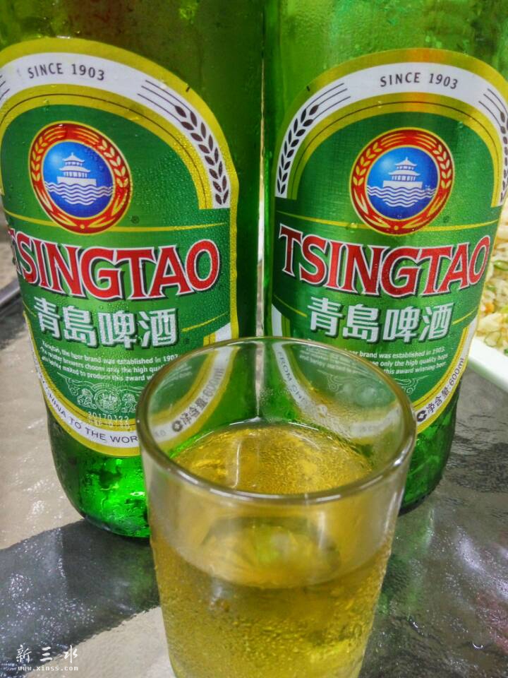虽然知道吃海鲜不能喝啤酒，但偶尔任性一次也无妨，夏天在30多度的海边餐厅吃饭肯定想喝冰冻啤酒！