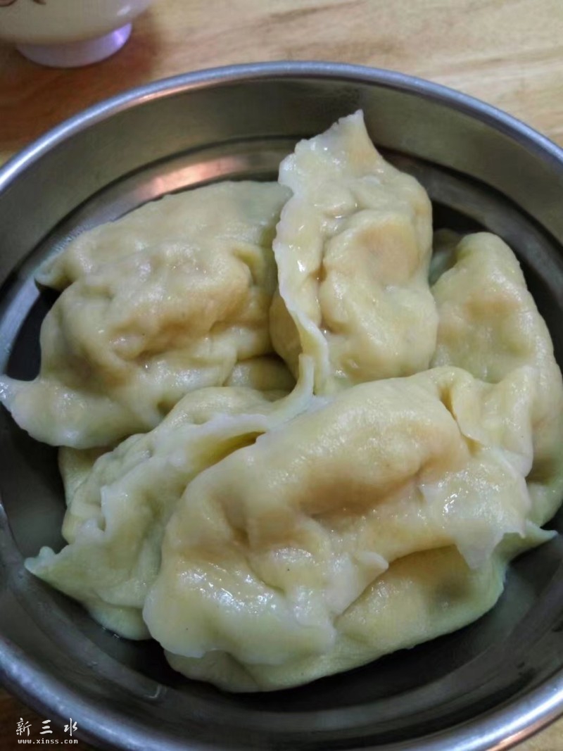 煮好的玉米饺子