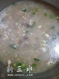 煲好的花生鱼蓉粥