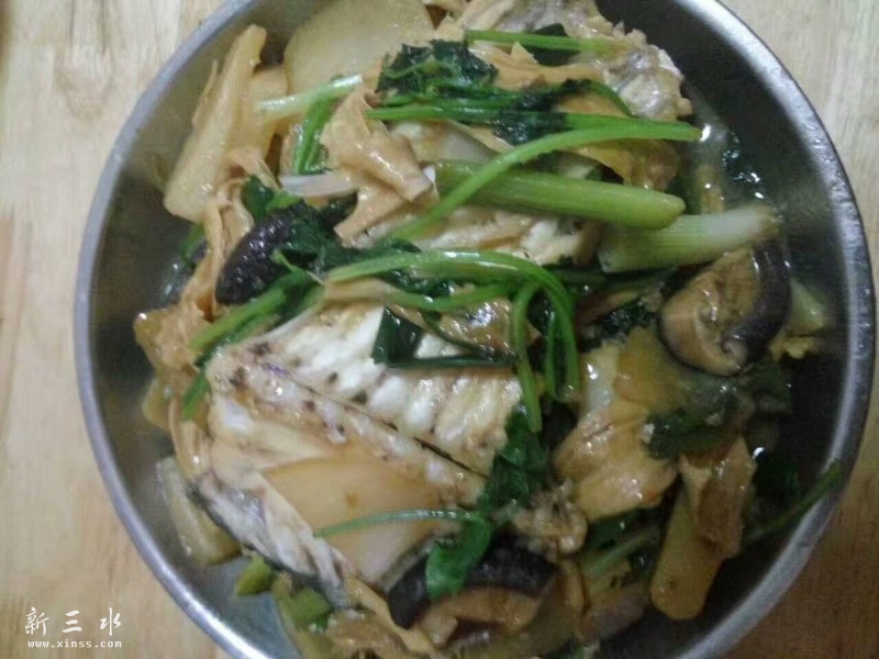 萝卜冬菇支竹焖脘鱼腩