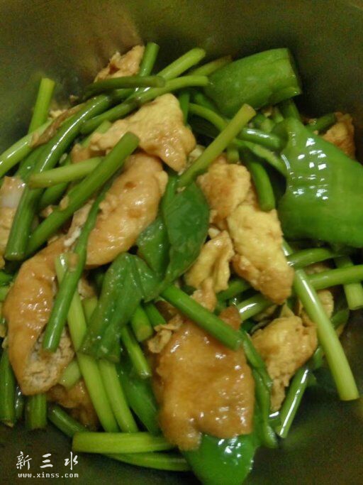 豆卜尖椒蒜心炒乌鸡蛋
