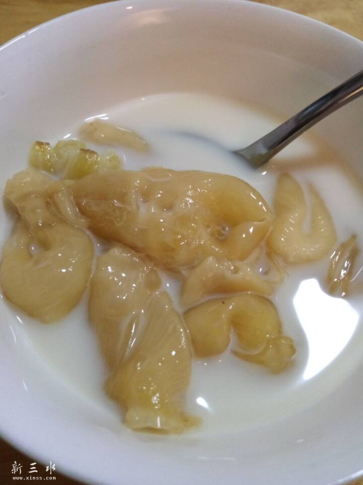 红枣花胶炖鲜奶