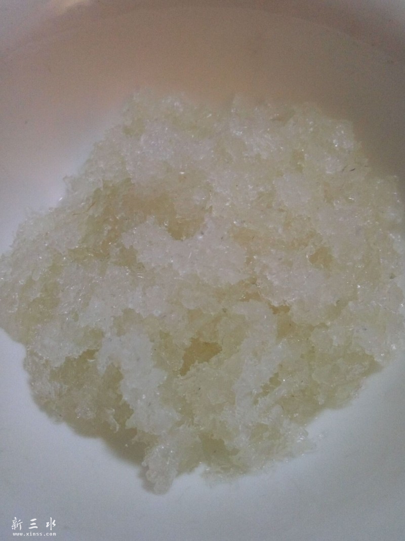 泡发好挑好毛待炖的燕窝