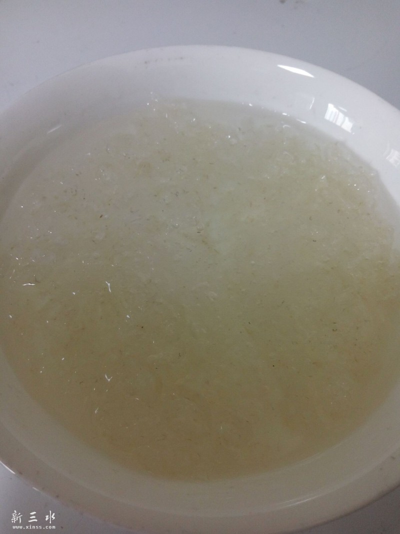 矿泉水泡发的燕窝
