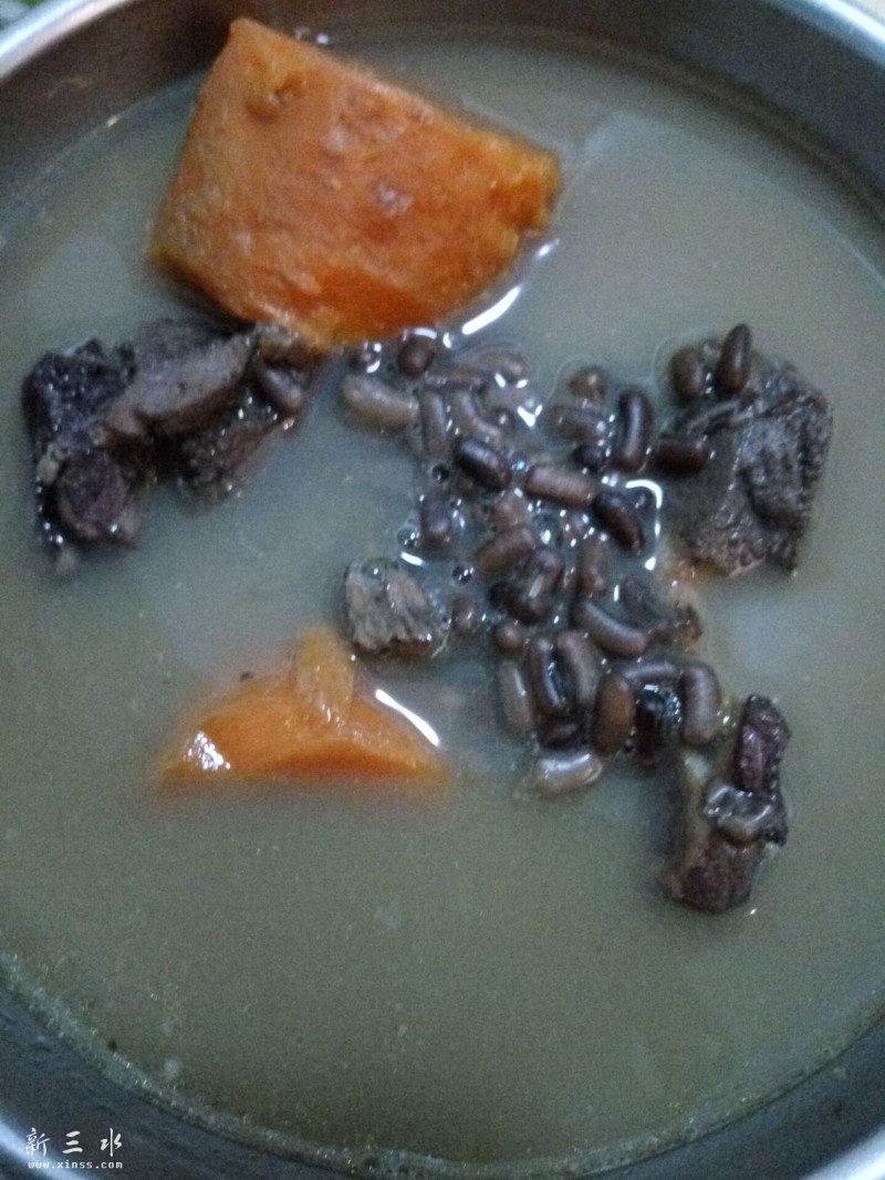 鸡骨草赤小豆胡萝卜煲龙骨汤
