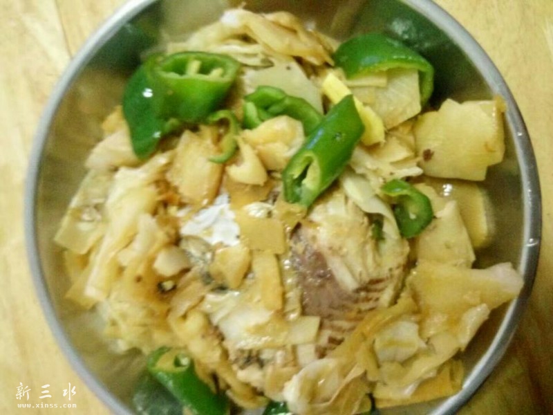 尖椒酸笋焖脘鱼