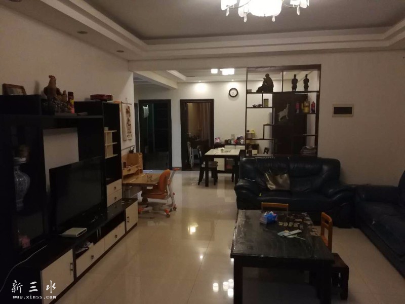 绿湖城市花园3楼  118方 东西向  可办唯一  去年装修过送全屋家私家电，拎包入住93万开