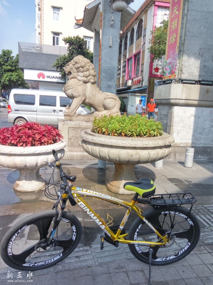 װ������