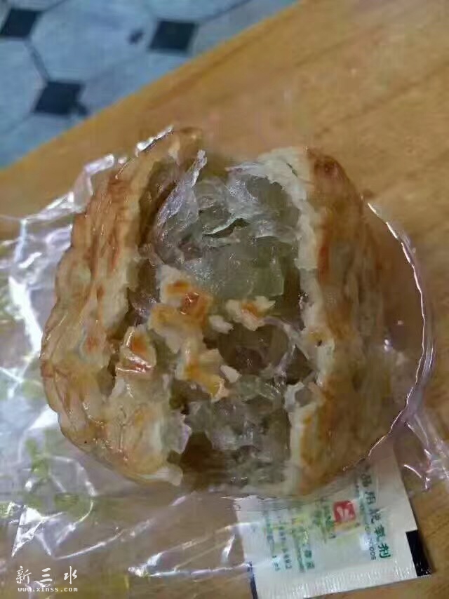 一口咬下去，甜而不腻，带丝丝的嚼头。