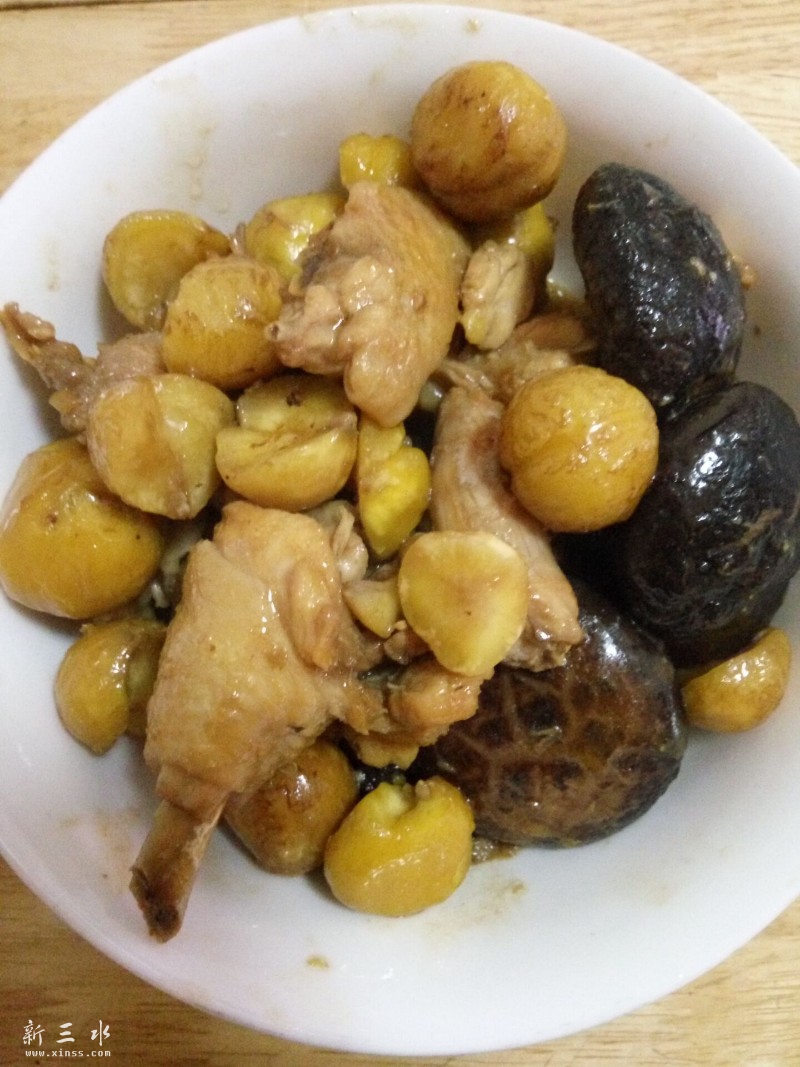 最当季美食：栗子冬菇焖清远果园鸡