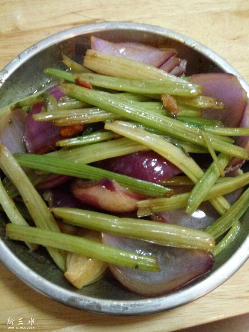 本地香芹炒洋葱