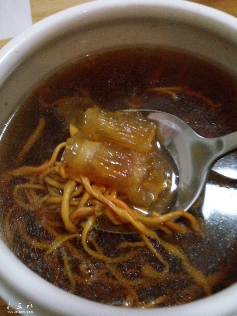 花胶金虫草花炖细展肉