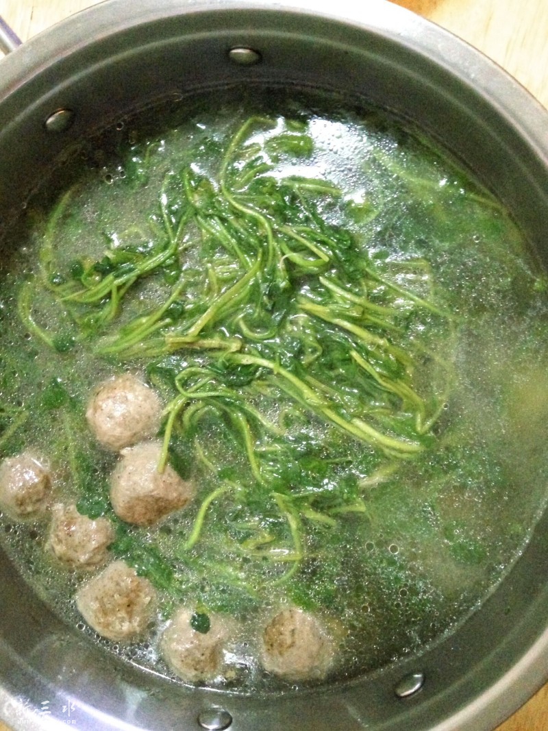 汕头手打纯黑椒牛肉丸滚西洋菜汤