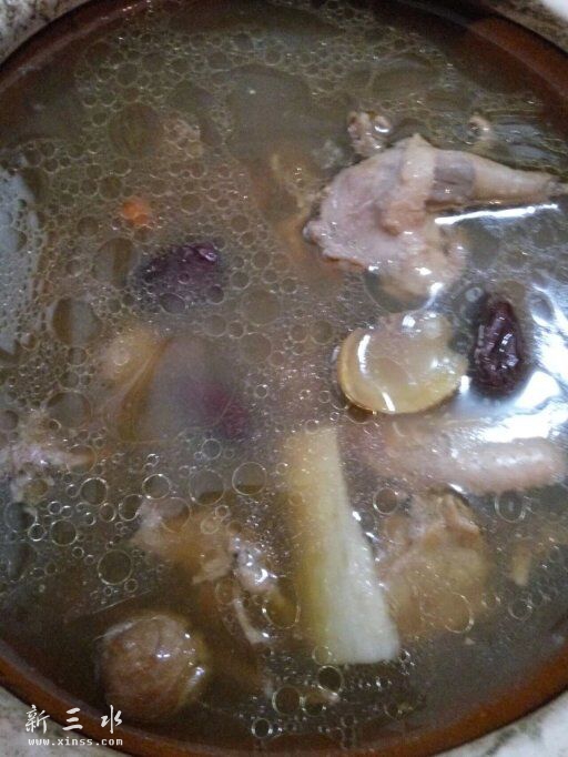 栗子元肉红枣枸杞淮山浸乳鸽