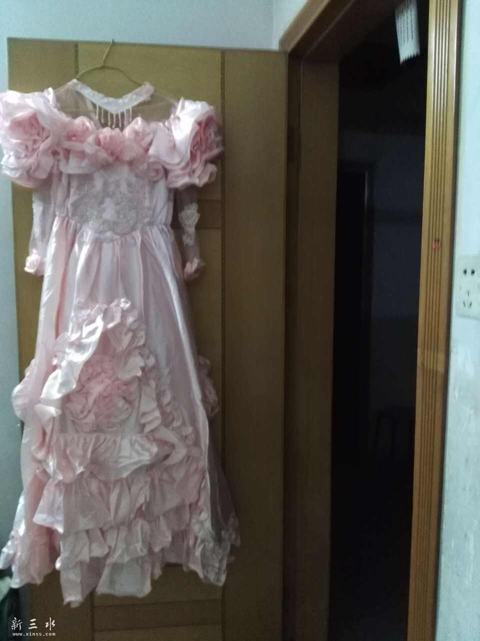 婚纱.jpg