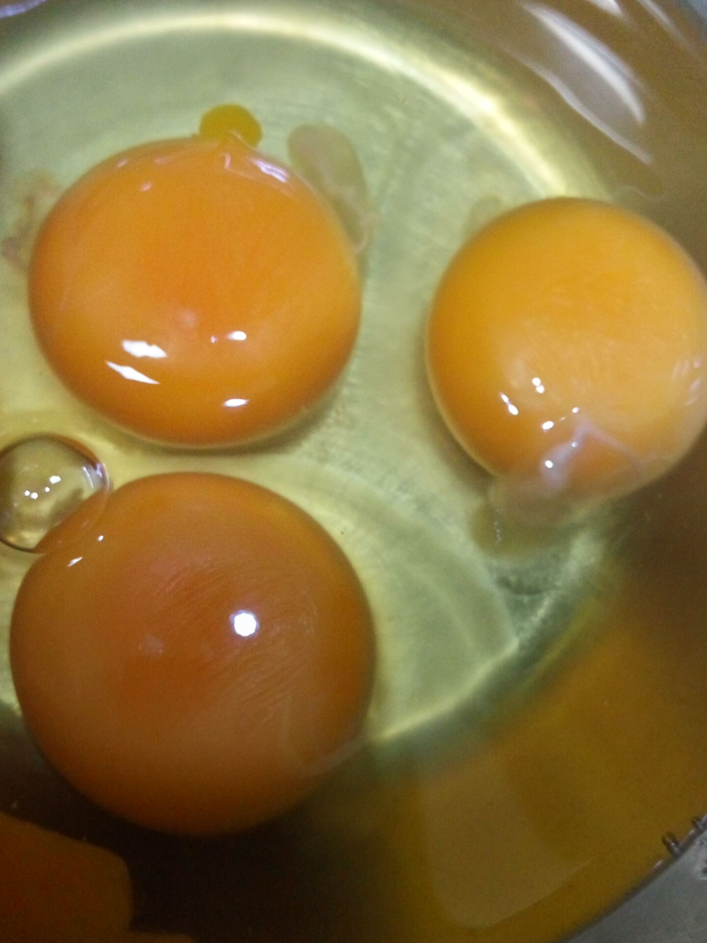 便宜简单营养美味的家常菜--就菜苗煎土鸡蛋